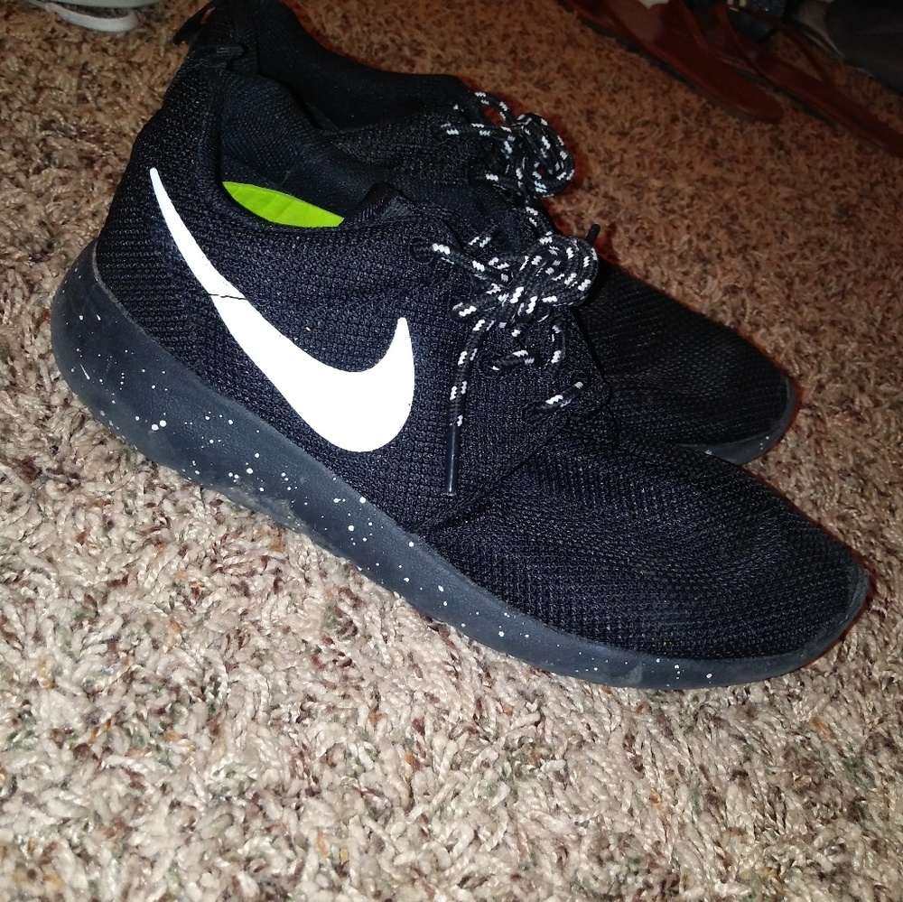 Black and white nikes